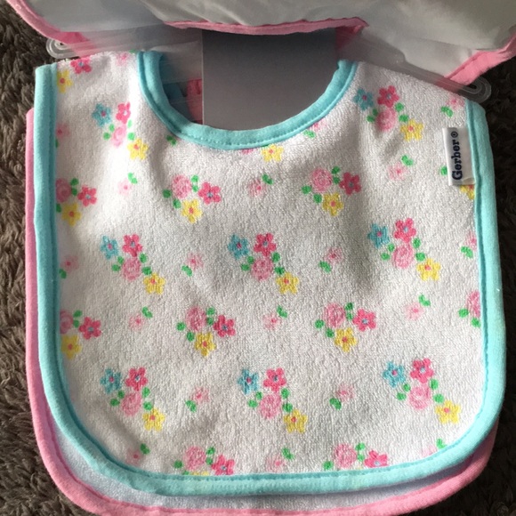 BRAND NEW Gerber Bibs - Picture 4 of 5
